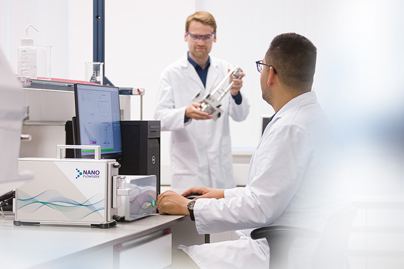 NanoFlowSizer technical support team assisting client